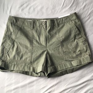 READ DESCRIPTION LOFT cargo shorts (NWT)
